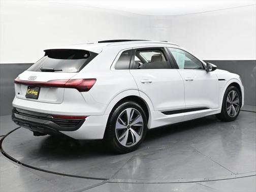2024 Audi Q8 e-tron Premium