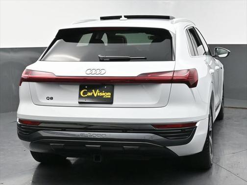 2024 Audi Q8 e-tron Premium