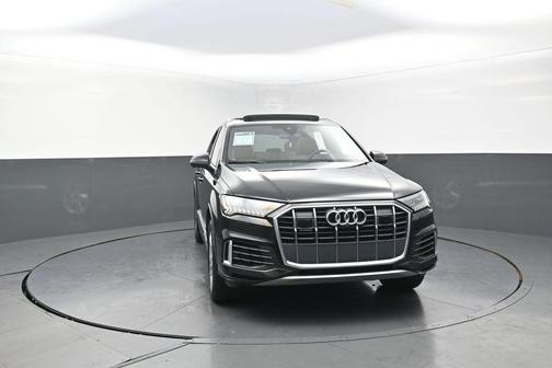 Mythos Black Metallic 2023 Audi Q7 55 Premium Plus