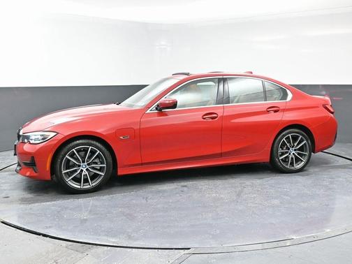 2022 BMW 330e xDrive