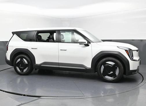 2024 Kia EV9 Light Long Range