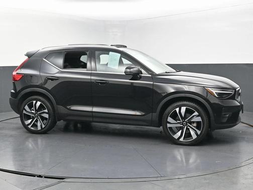 2024 Volvo XC40 B5 Ultimate Bright Theme