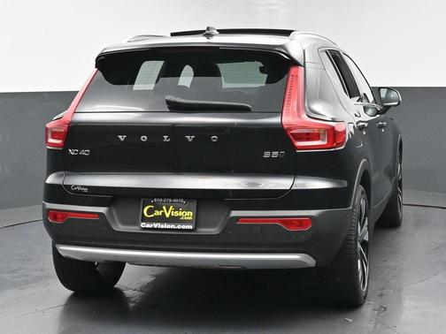 2024 Volvo XC40 B5 Ultimate Bright Theme