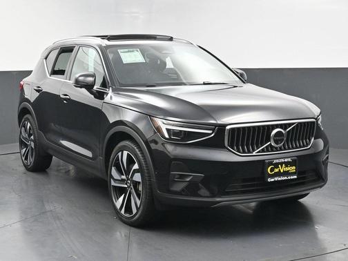 2024 Volvo XC40 B5 Ultimate Bright Theme