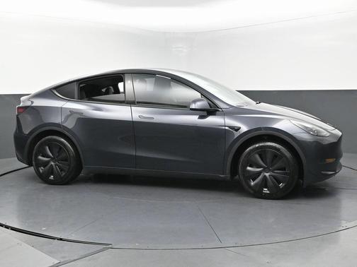 2024 Tesla Model Y Standard Range