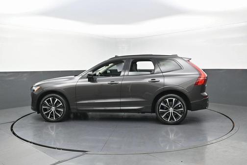 2023 Volvo XC60 B5 Plus Dark Theme