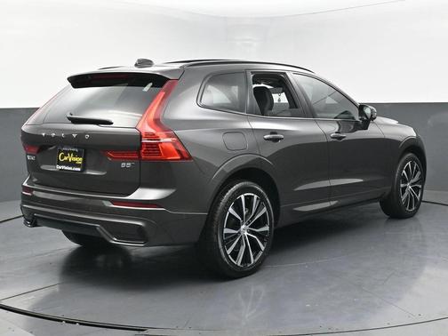 2023 Volvo XC60 B5 Plus Dark Theme