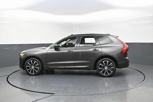 2023 Volvo XC60 Plus Dark Theme