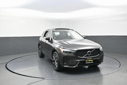 2023 Volvo XC60 Plus Dark Theme