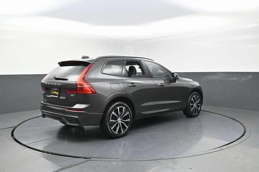 2023 Volvo XC60 Plus Dark Theme
