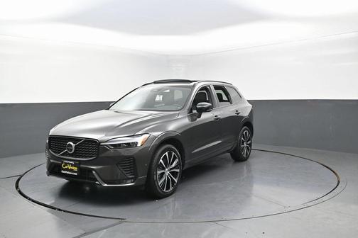 2023 Volvo XC60 Plus Dark Theme