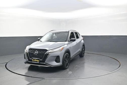 Gray/Super Black 2023 Nissan Kicks SR