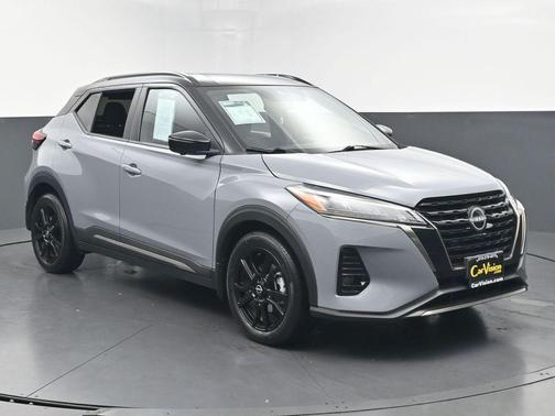 Gray/Super Black 2023 Nissan Kicks SR
