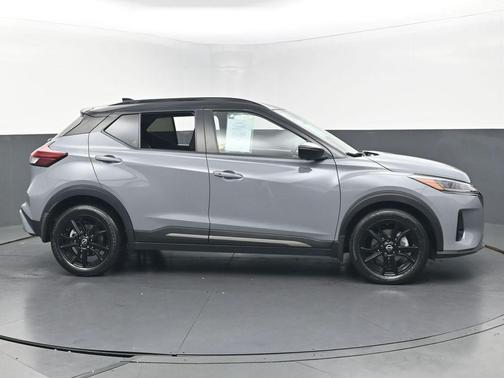 Gray/Super Black 2023 Nissan Kicks SR