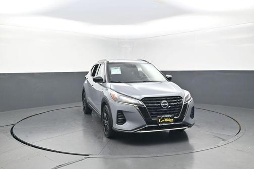 Gray/Super Black 2023 Nissan Kicks SR