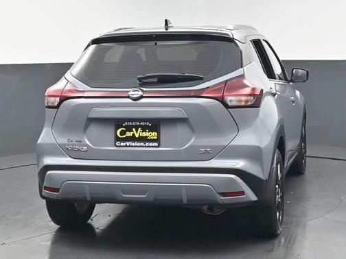 Gray/Super Black 2023 Nissan Kicks SR