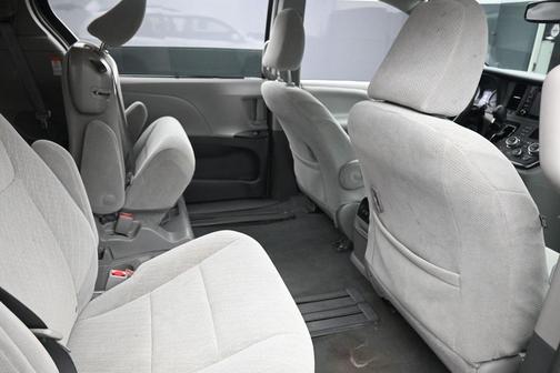 2019 Toyota Sienna LE