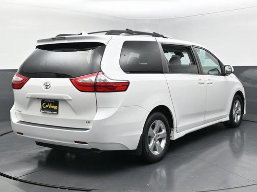 2019 Toyota Sienna LE