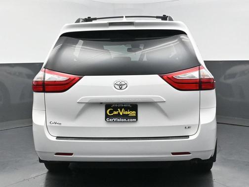 2019 Toyota Sienna LE