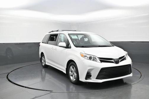 2019 Toyota Sienna LE