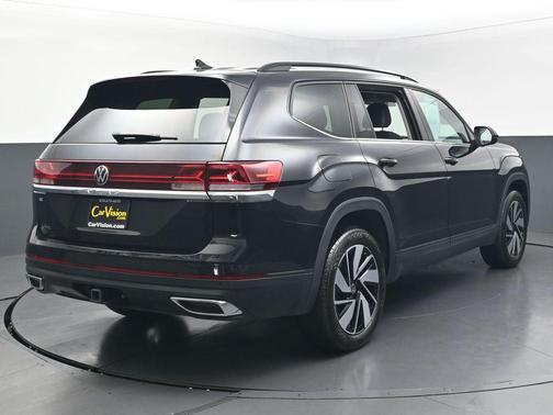Deep Black 2024 Volkswagen Atlas 2.0T SE w/Technology
