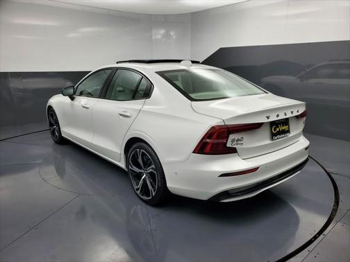 2023 Volvo S60 B5 Plus Dark Theme
