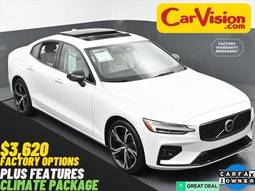 2023 Volvo S60 B5 Plus Dark Theme