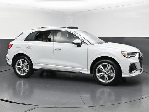 2024 Audi Q3 Premium 45 TFSI S line quattro Tiptronic