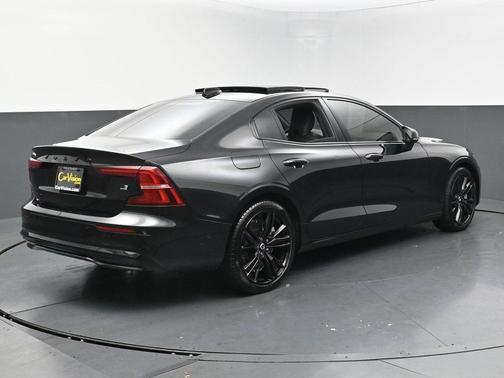 2024 Volvo S60 Recharge Plug-In Hybrid T8 Ultimate Black Edition