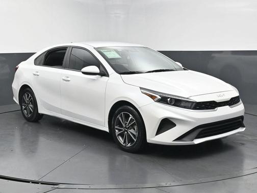 Snow White Pearl 2022 Kia Forte LXS