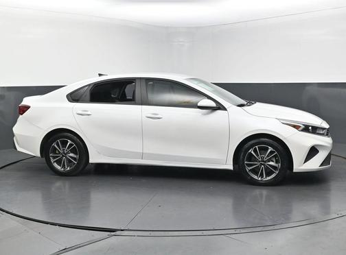 Snow White Pearl 2022 Kia Forte LXS