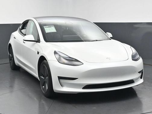 Pearl White Multi-Coat 2023 Tesla Model 3 Standard Range