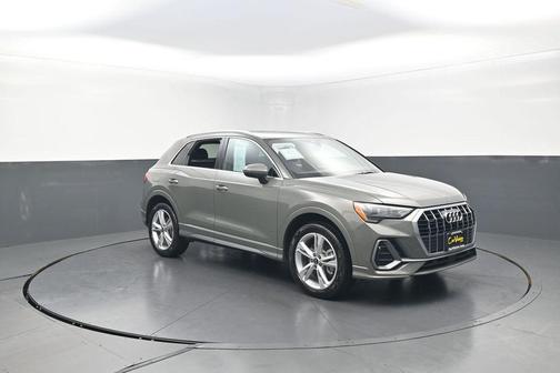 Chronos Gray Metallic 2022 Audi Q3 45 S line Premium