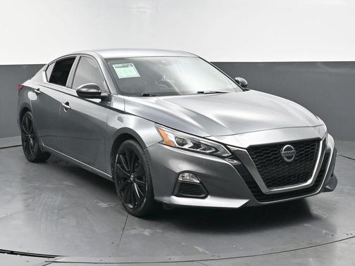 2022 Nissan Altima SR FWD