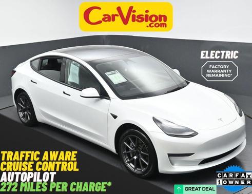 Pearl White Multi-Coat 2023 Tesla Model 3 Standard Range