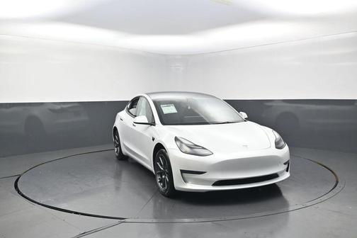 Pearl White Multi-Coat 2023 Tesla Model 3 Standard Range