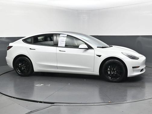 Pearl White Multi-Coat 2023 Tesla Model 3 Standard Range
