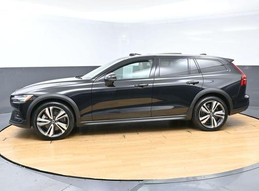 Onyx Black Metallic 2025 Volvo V60 Cross Country Plus, B5 AWD Gas (mild hybrid)