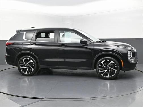 2024 Mitsubishi Outlander SE Black Edition w/Pano Roof S-AWC