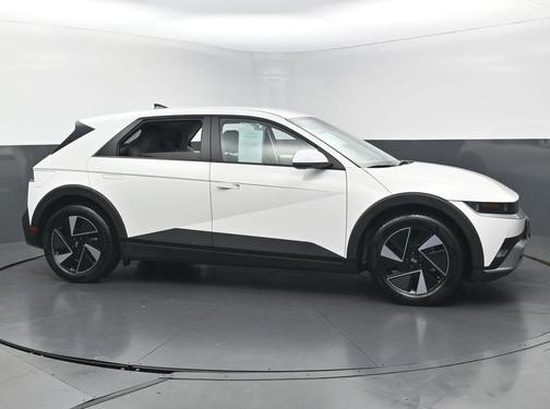 Atlas White 2025 Hyundai IONIQ 5 SE Standard Range