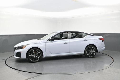 2023 Nissan Altima SR Intelligent AWD