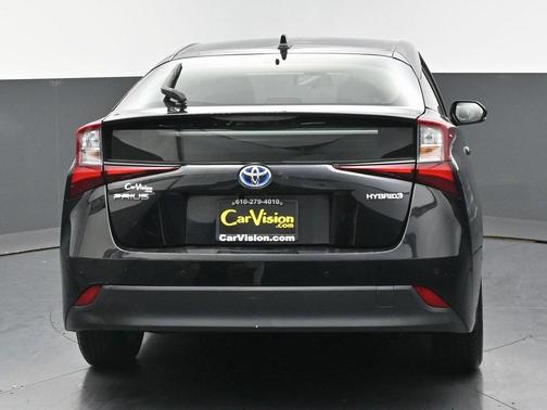 2022 Toyota Prius LE
