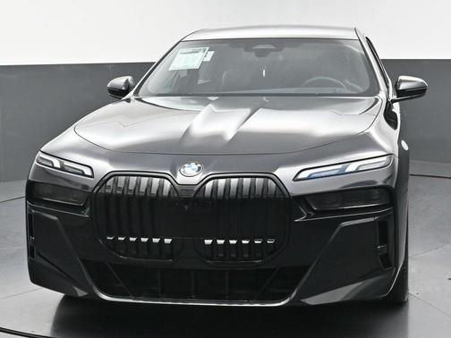 2023 BMW 740 i