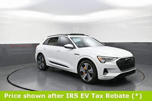 2022 Audi e-tron Premium Plus