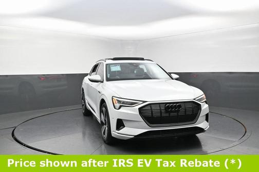 2022 Audi e-tron Premium Plus