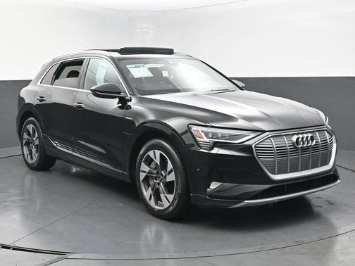 2022 Audi e-tron Premium Plus