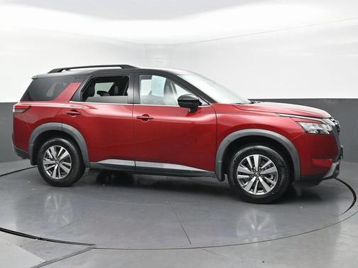 2022 Nissan Pathfinder SL 2WD