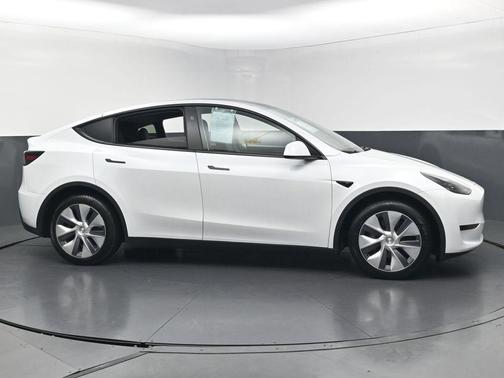 Pearl White Multi-Coat 2023 Tesla Model Y Long Range Dual Motor All-Wheel Drive