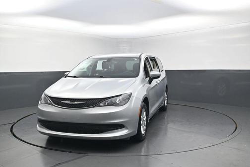 Silver Mist Clearcoat 2022 Chrysler Voyager LX
