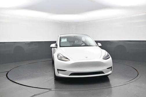 Pearl White Multi-Coat 2022 Tesla Model Y Performance Dual Motor All-Wheel Drive